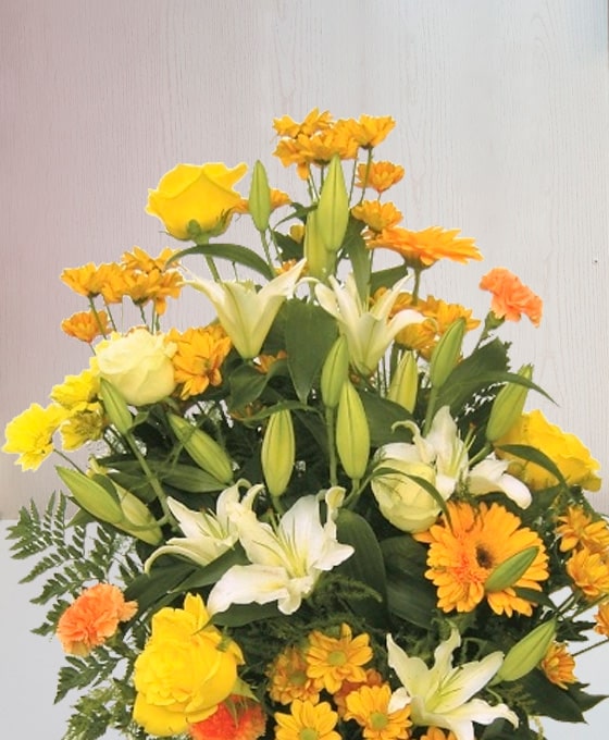Flores amarillas para tanatorio en la ciudad de Zamora
