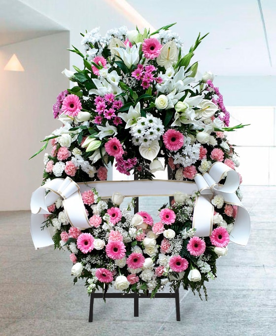Flores en tonos rosados para funerales de Zamora